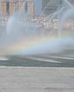 晉陽(yáng)湖噴泉
　　晉陽(yáng)湖公園是城市綜合型生態(tài)濱水公園，其景觀工程分為10大區(qū)域，有生態(tài)自然游覽區(qū)、僑鄉(xiāng)文化廣場(chǎng)區(qū)、古厝文化體驗(yàn)區(qū)、濕地生態(tài)科普區(qū)、城市文化廣場(chǎng)區(qū)、生態(tài)島休閑區(qū)、山林沙地游玩區(qū)和水上活動(dòng)區(qū)。 