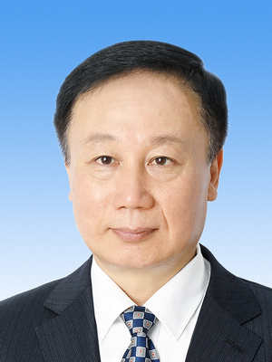 馬宏偉，男，滿(mǎn)族，1969年4月生，研究生學(xué)歷，中共黨員，現(xiàn)任人民日?qǐng)?bào)社副總編輯。