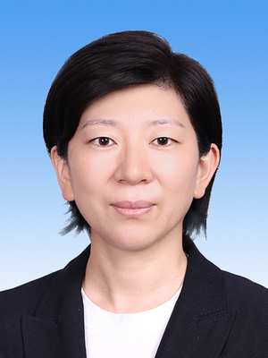 杜尚澤，女，漢族，1981年10月生，研究生學(xué)歷，中共黨員，現(xiàn)任人民日?qǐng)?bào)社編委委員兼政治文化部主任、北京分社社長(zhǎng)。