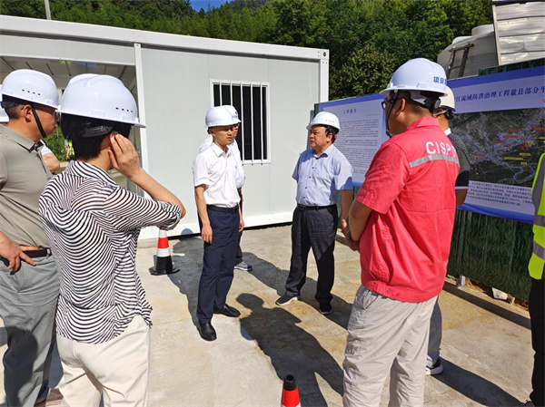 5月29日，洪董，張總陪同紀檢委謝書記一行調研防洪工程項目.jpg