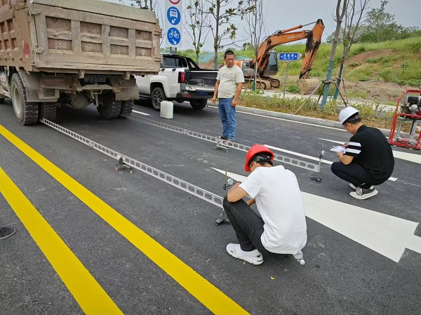 圖片“秋老虎”來襲，室外工程檢測不停歇.jpg