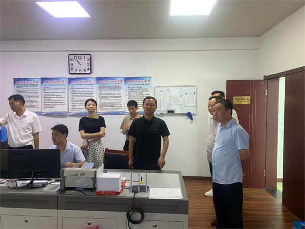 9月14日，副縣長(zhǎng)徐涌駟赴公交公司開展中秋、國(guó)慶節(jié)前安全生產(chǎn)檢查指導(dǎo)，集團(tuán)葉總、交運(yùn)局馮局、運(yùn)管服務(wù)中心胡主任陪同1。.jpg
