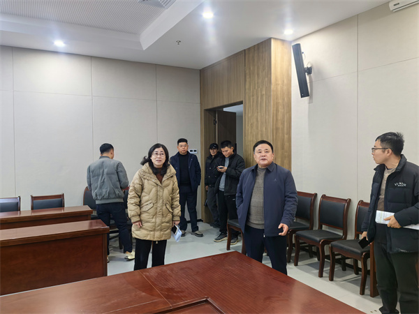 12月24日，洪董會(huì)同人大鄭主任檢查行知研學(xué)基地會(huì)務(wù)場(chǎng)地布置工作。.jpg