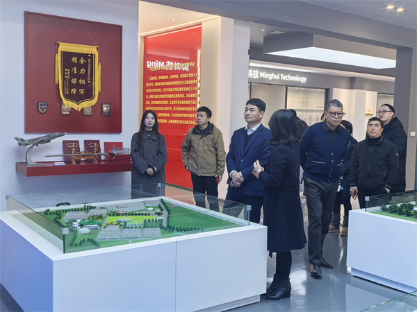 1月13日，程縣長帶隊（農(nóng)業(yè)局、招商局和國資公司）考察漸江明輝蔬果配送股份有限公司。.jpg