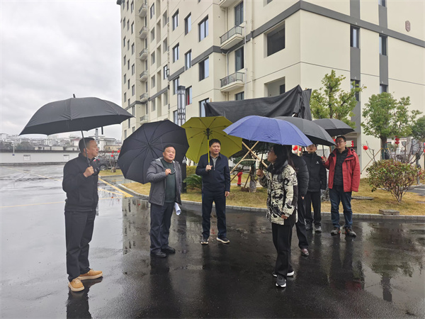 2月20日，洪董陪同詹凱縣長(zhǎng)一行調(diào)研七川安置區(qū).jpg