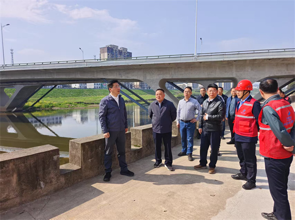 4月7日，洪董，張總陪同王奇勇縣長一行調(diào)研防洪工程項目.jpg