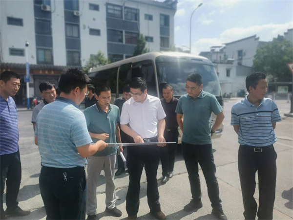 9月2日，王縣長，吳書記查看新安路跨鐵路，富豐新城商務(wù)中心及大數(shù)據(jù)中心項(xiàng)目進(jìn)展情況1.jpg