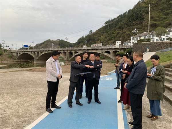 10月25日，縣委書記汪凱調(diào)研豐樂河濱江公園項(xiàng)目.jpg
