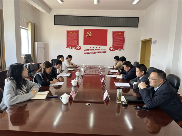 11月7日，縣組織部常務(wù)副部長邵靈花，縣紀(jì)委副書記吳嵐送集團(tuán)黨務(wù)委員、紀(jì)委書記江黎君，集團(tuán)財務(wù)總監(jiān)葉江圓到集團(tuán)任職，集團(tuán)班子成員參加。.jpg