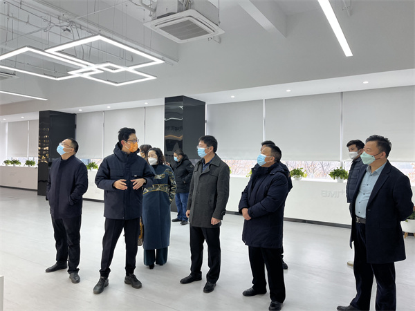 12月31日，詹縣帶隊(duì)赴浙江常?？苿?chuàng)產(chǎn)業(yè)發(fā)展有限公司考察調(diào)研“飛地經(jīng)濟(jì)”，洪董、余總陪同調(diào)研1。.jpg