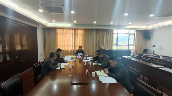 3月18日上午，副縣長程偉主持召開重點項目工作推進會，對新安江旅游航道整治工程、新安江流域防洪治理工程、長陔嶺隧道、小川大橋、國家儲備林等重點項目調(diào)度。.jpg
