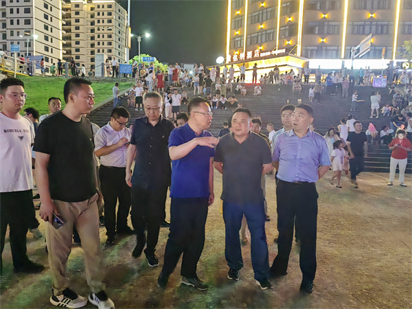 7月15日，汪凱書記視察百花夜市，并就985綠道項目前期工作進行指導，洪董，張總陪同調(diào)研。.jpg