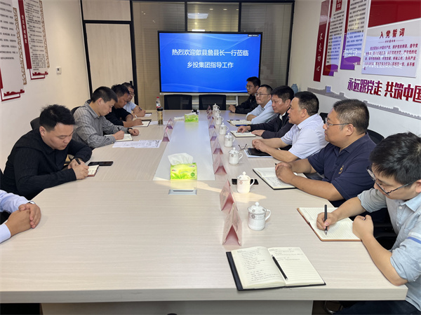 10月26日，詹縣帶隊調(diào)研寧國市文體中心EPCO項目，就項目設(shè)計、采購、施工和運營一體化建設(shè)與寧國市鄉(xiāng)村振興投資集團(tuán)進(jìn)行交流，縣住建局、資規(guī)局，徽投集團(tuán)洪董、余總、方總等相關(guān)人員陪同考察。1.jpg