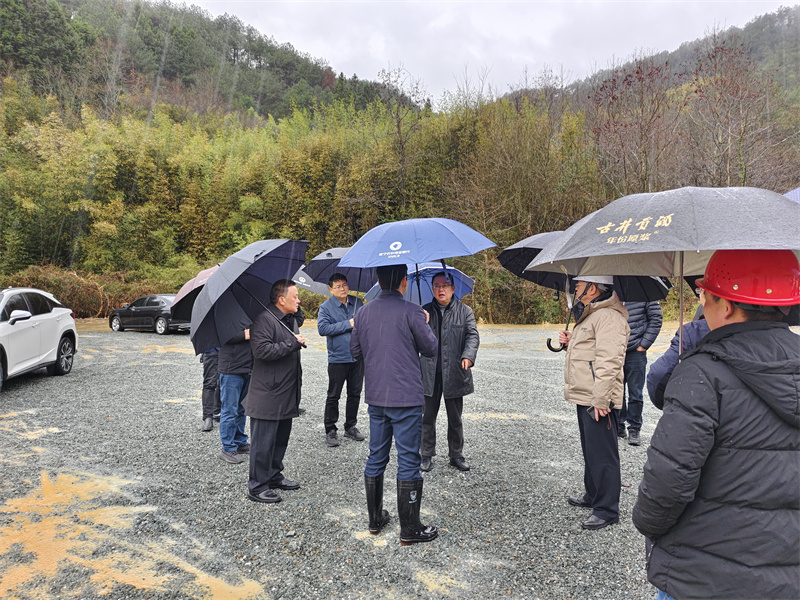 2月21日，汪凱書記一行調(diào)研防洪項(xiàng)目開工儀式現(xiàn)場(chǎng)，洪董、張總陪同調(diào)研.jpg